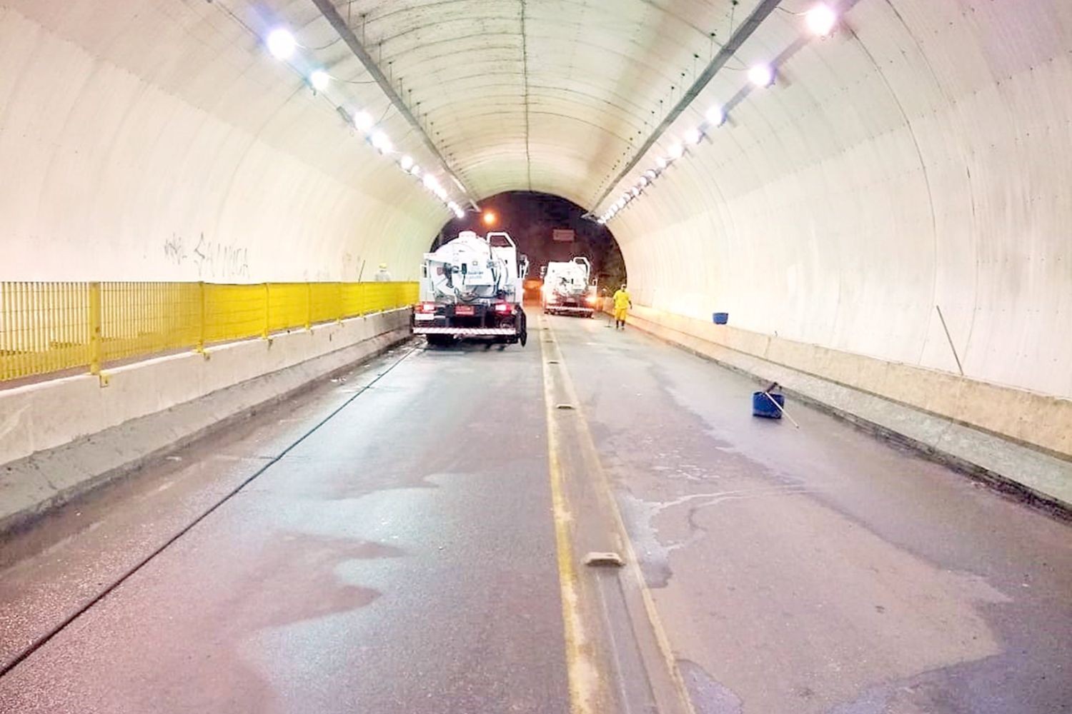 Túnel é interditado para receber nova iluminação em Guarujá; veja rotas alternativas