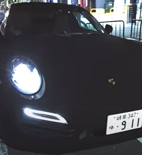 Carro mais preto do mundo': Vídeo mostra transformação de Porsche