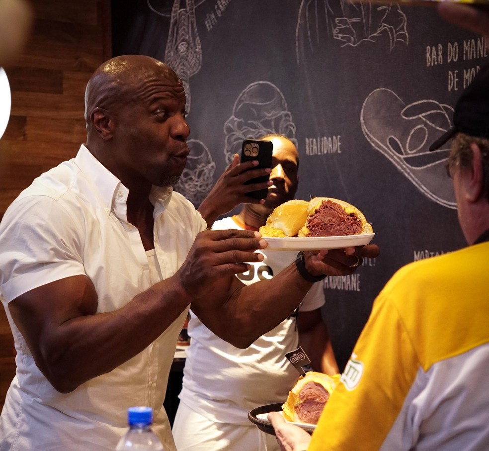 Ator Terry Crews visita Mercadão de SP — Foto: Divulgação/Mercado SP