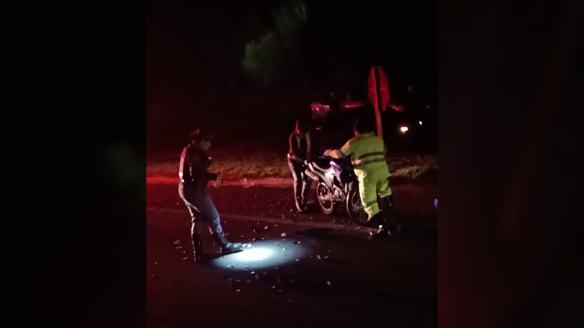 Acidente entre carro e motocicleta deixa vítima em estado grave em rodovia no interior de SP