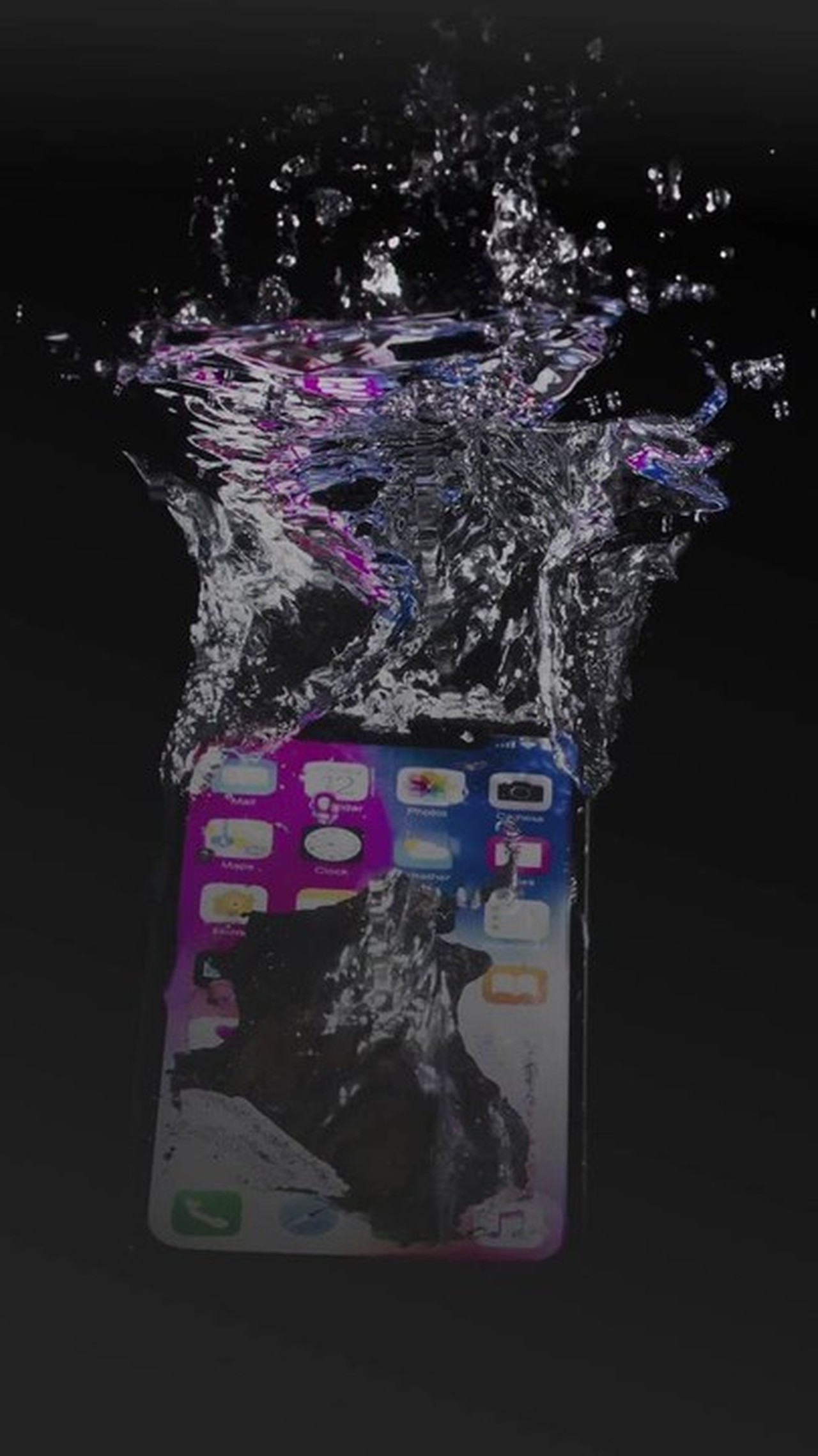 Celular resistente à água: entenda por que a proteção não dura para sempre