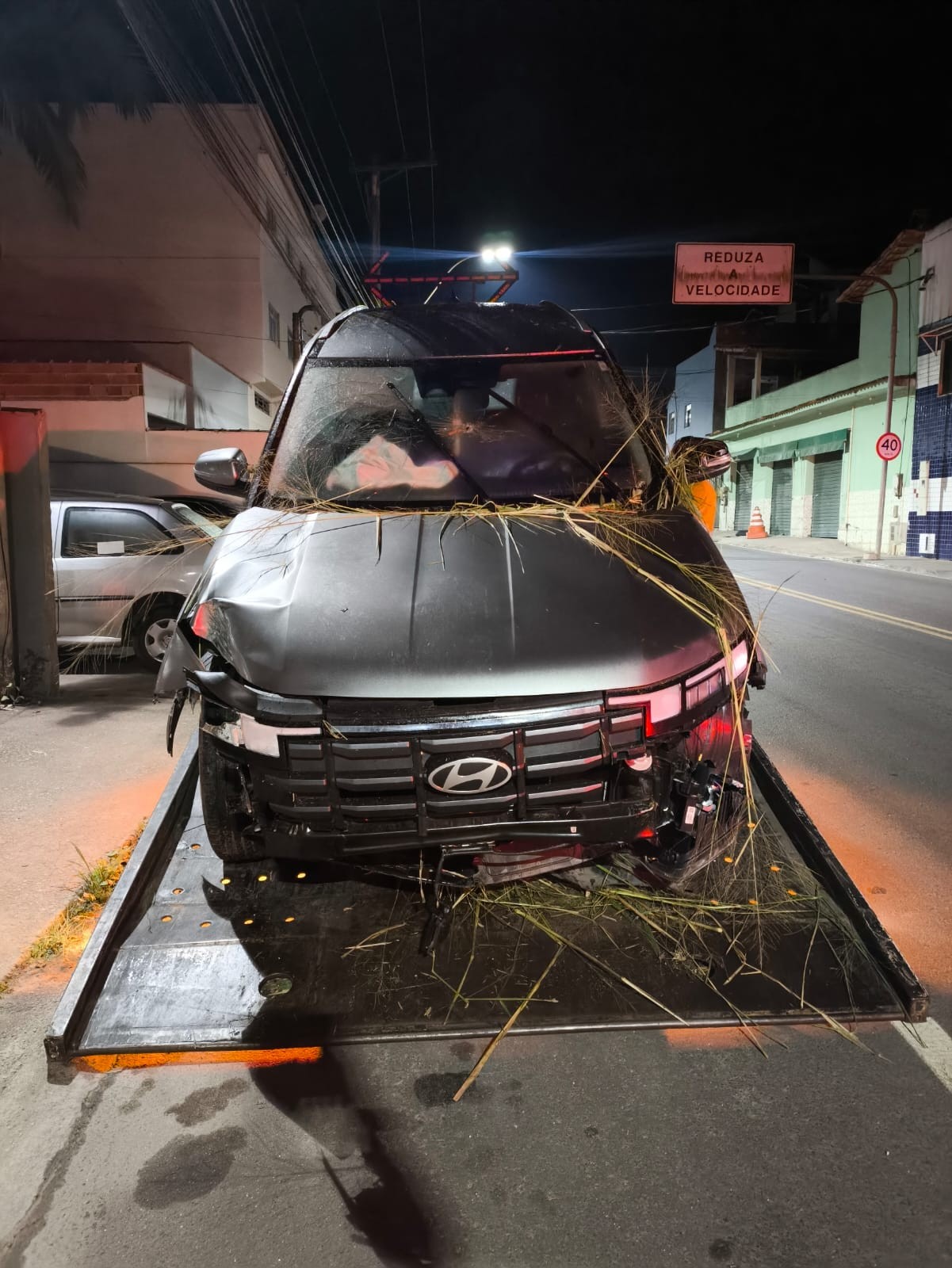 Troca de tiros durante perseguição termina com suspeito preso e carro recuperado na Via Dutra, em Piraí
