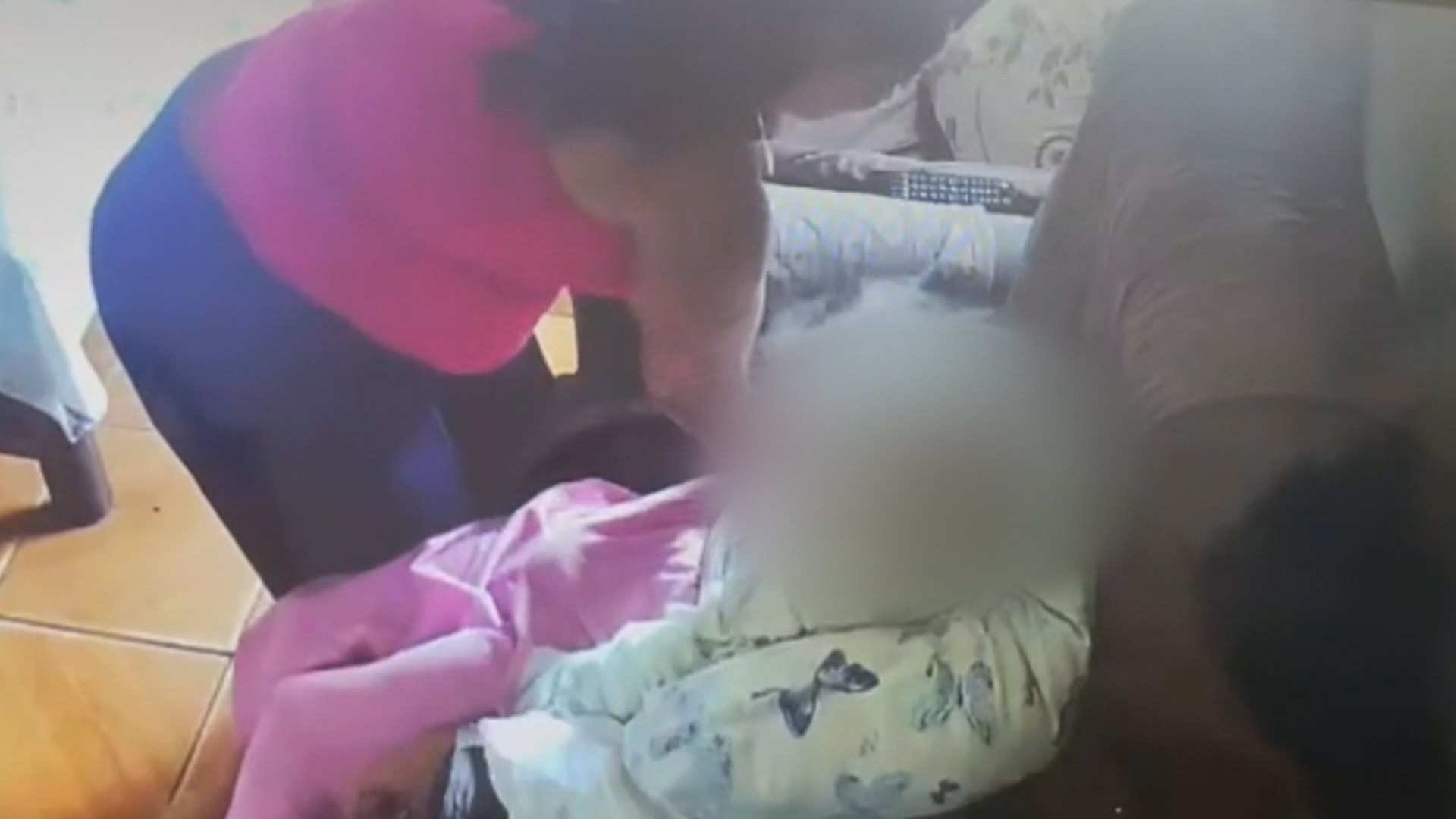 Vídeo mostra cuidadora maltratando idosa de 78 anos em Belo Horizonte