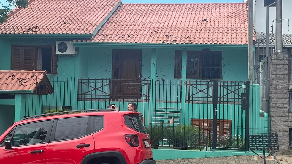 Casa onde família foi mantida refém em Novo Hamburgo — Foto: Carolina Aguaidas/RBS TV