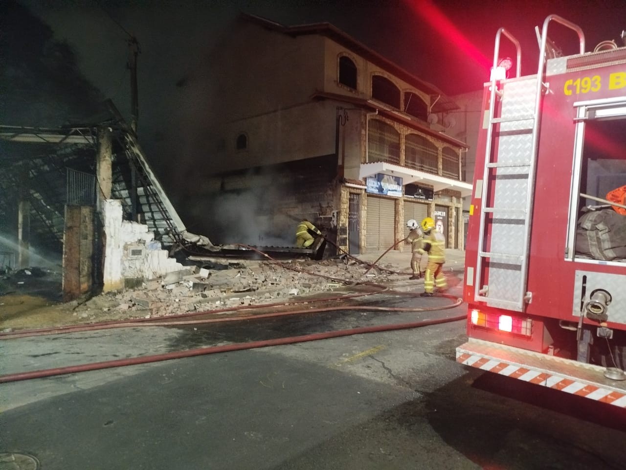 Incêndio destrói galpão de cooperativa de reciclagem em Juiz de Fora