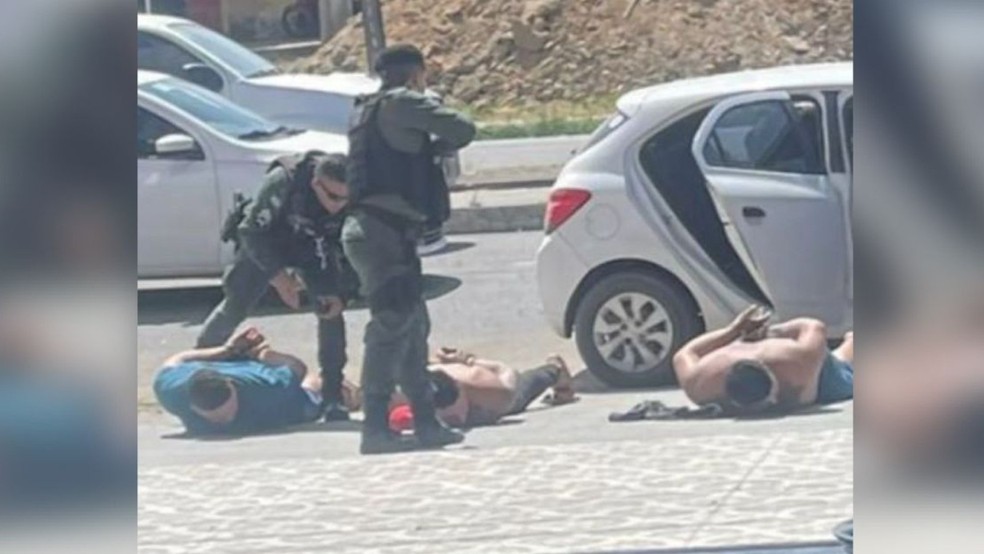 Polícia prende três homens que se passavam por policiais para assaltar casas na Região Metropolitana de Fortaleza. — Foto: Arquivo pessoal