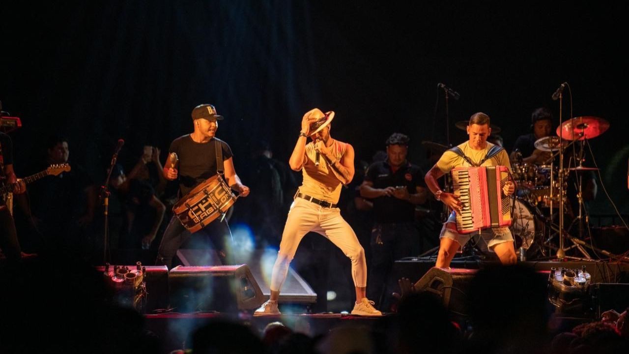 Forró Ideal realiza edição 'Pé na Areia' com show de Anderson Neiff em Manaus