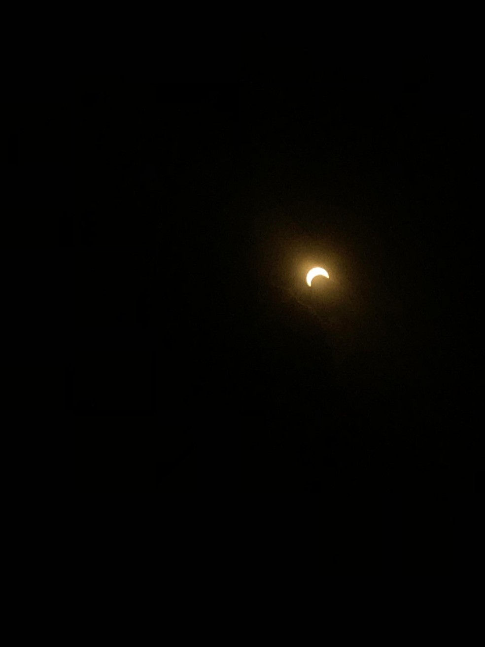 Foto tirada momentos antes da anularidade total do eclipse, em João Pessoa, às 16h33 — Foto: Diogo Pinheiro