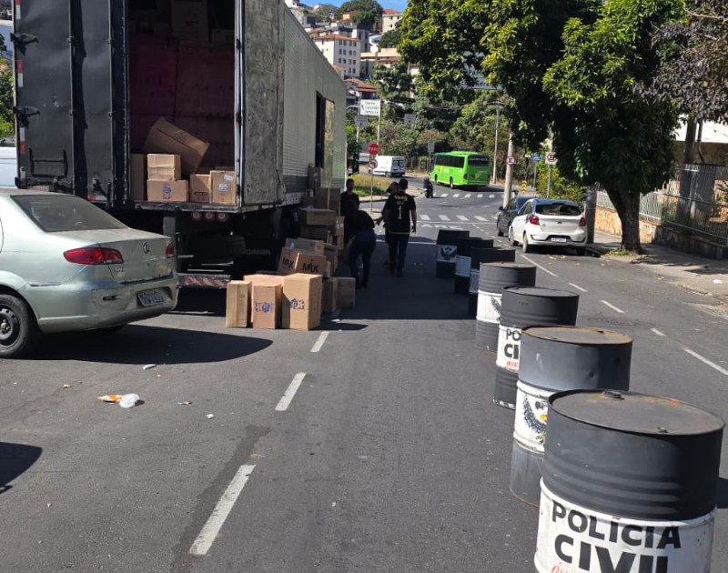 Carga com 398 mil maços de cigarros contrabandeados é apreendida em Curvelo