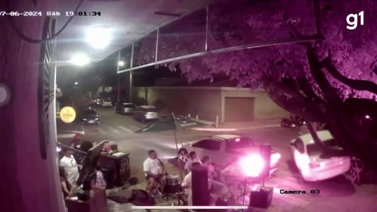 VÍDEO: motorista atropela clientes de bar em Janaúba; ex estava na mesa 