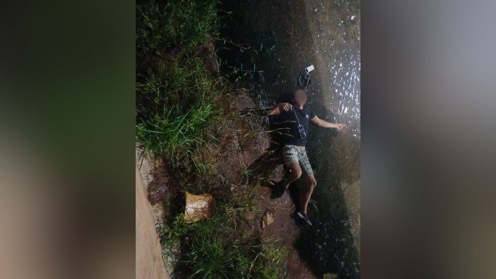 Homem cai de ponte de 5 metros ao tentar tirar selfie em MG