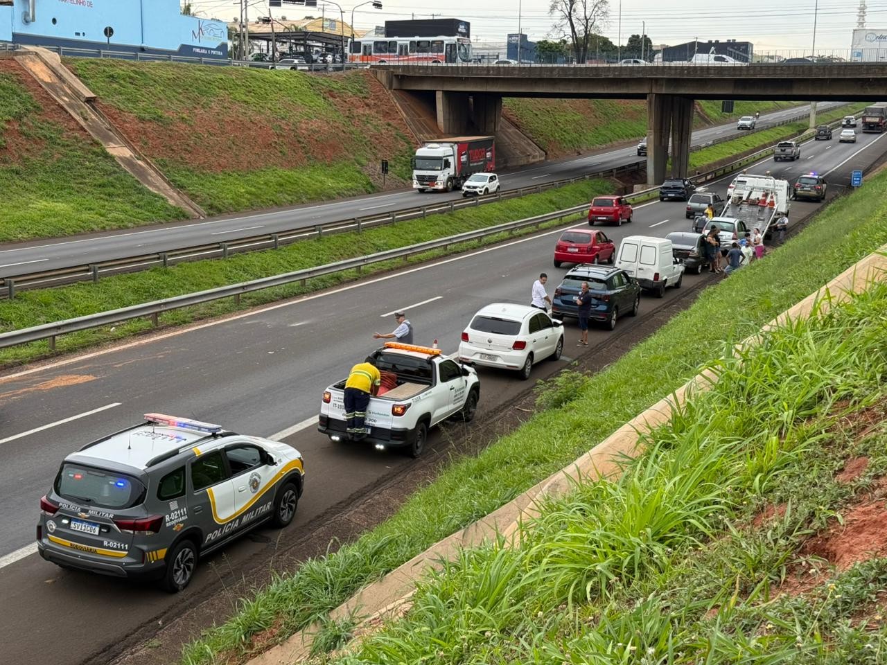 Engavetamento com 7 carros causa lentidão na Rodovia Marechal Rondon em Bauru