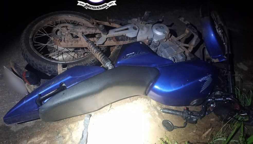 Motociclista morre e pedestre fica gravemente ferido após atropelamento na MG-347, em Pedralva, MG — Foto: Polícia Militar Rodoviária