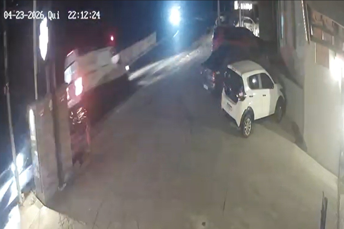 Vídeo mostra acidente com ambulância e carros na RJ-116, em Nova Friburgo