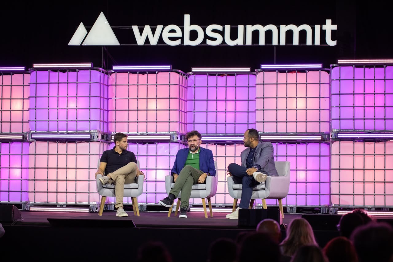 Rede Bahia participa do Web Summit Rio 2026 com mediação de painéis e cobertura sobre inovação