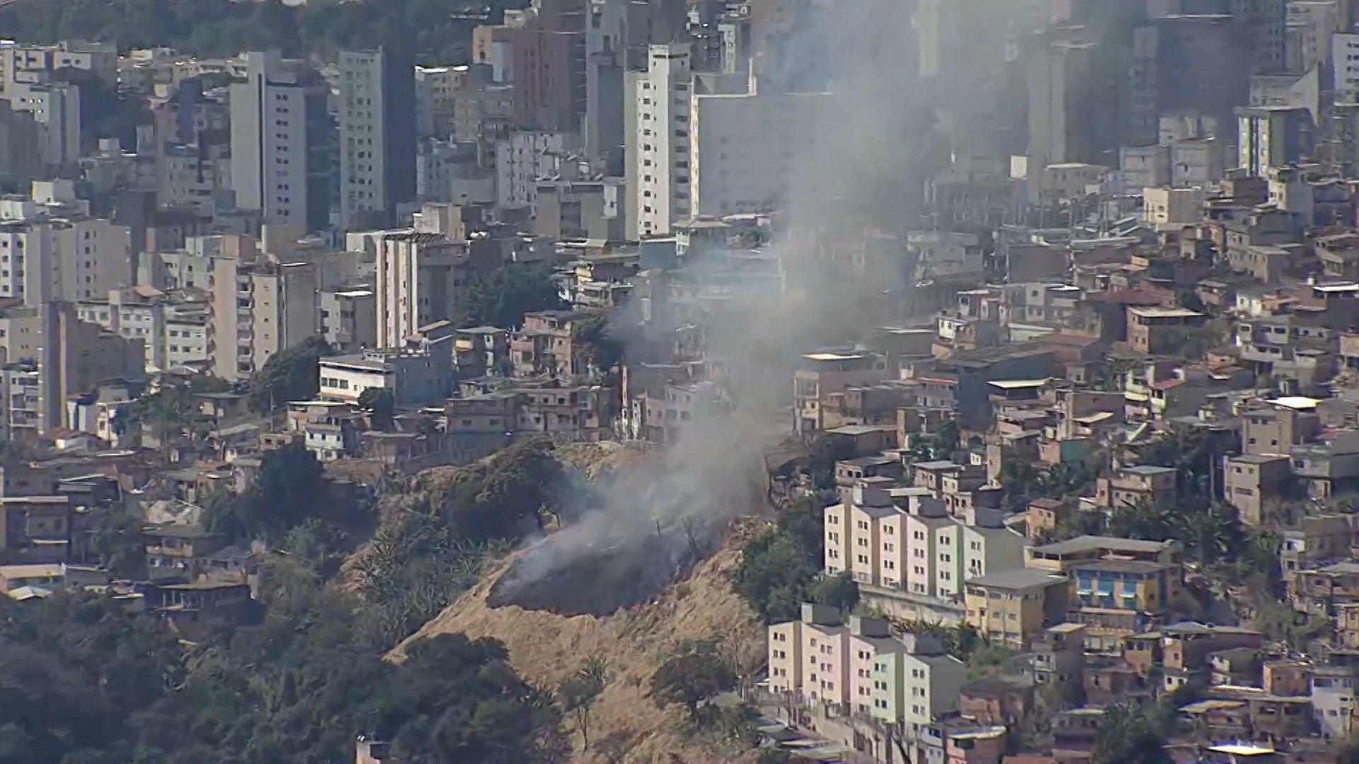 Tempo seco favorece queimadas na Grande BH; MG registra 46 focos de incêndio em 48 horas