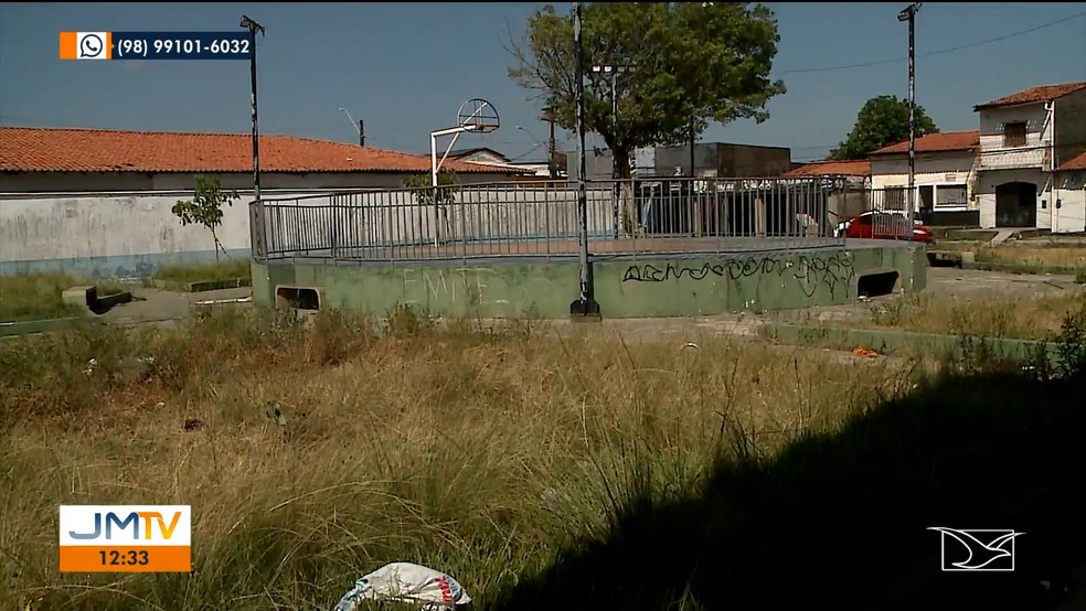 A Praça da Conquista está tomada de lixo, em completa situação de abandono. — Foto: Reprodução/TV Mirante