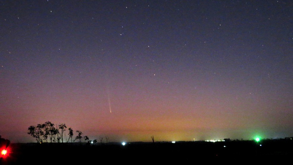 Astrônomo amador registra passagem do ‘Cometa do Século’ em Nhandeara (SP) — Foto: Renato Poltronieri/Arquivo pessoal