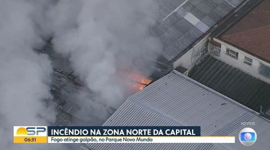 Incêndio atinge galpão no Parque Novo Mundo, Zona Norte de SP 