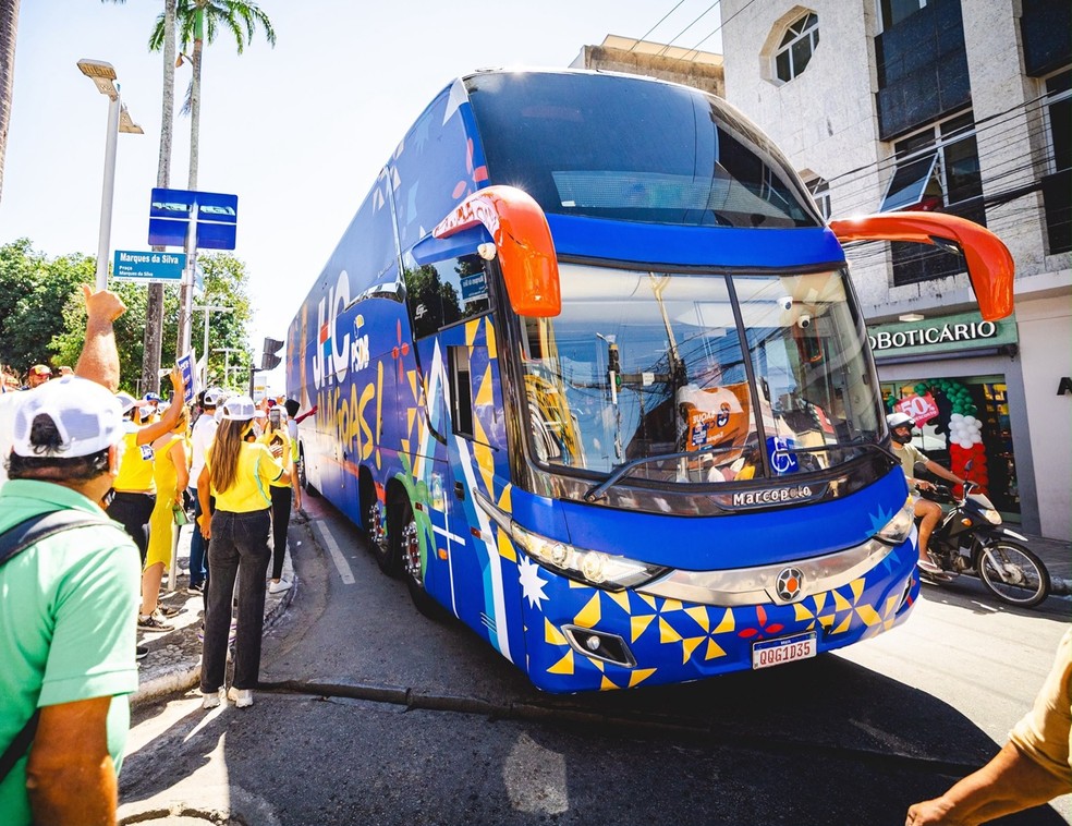 'Busão da Mudança' levou pessoas do interior para Maceió — Foto: Reprodução/Redes sociais