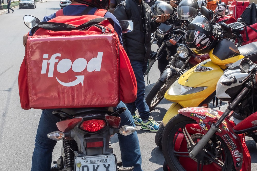 Justiça obriga INSS a analisar individualmente pedidos de benefícios previdenciários de entregadores do iFood