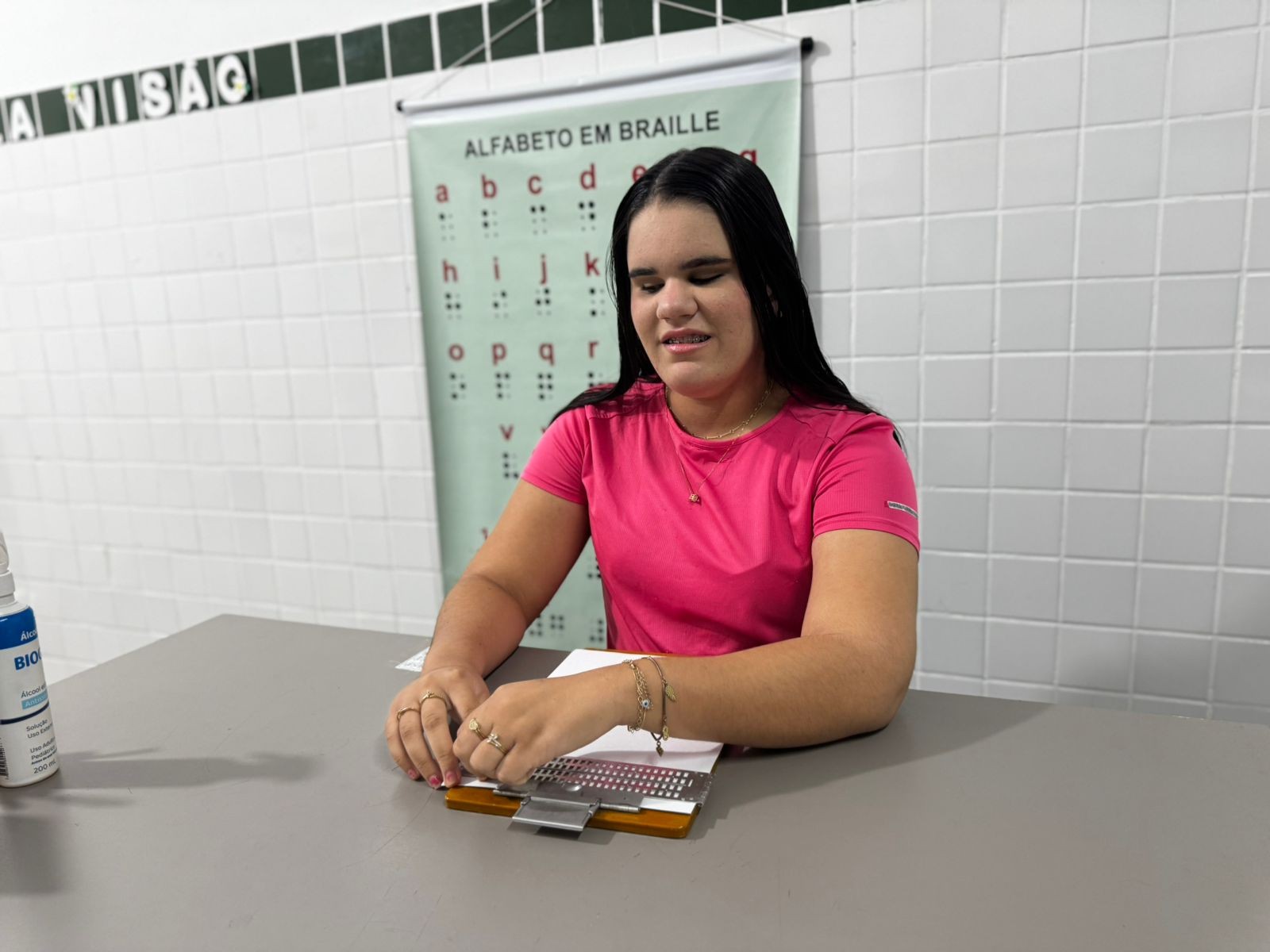 Rede estadual do Piauí garante autonomia e inclusão de alunos por meio do Braille