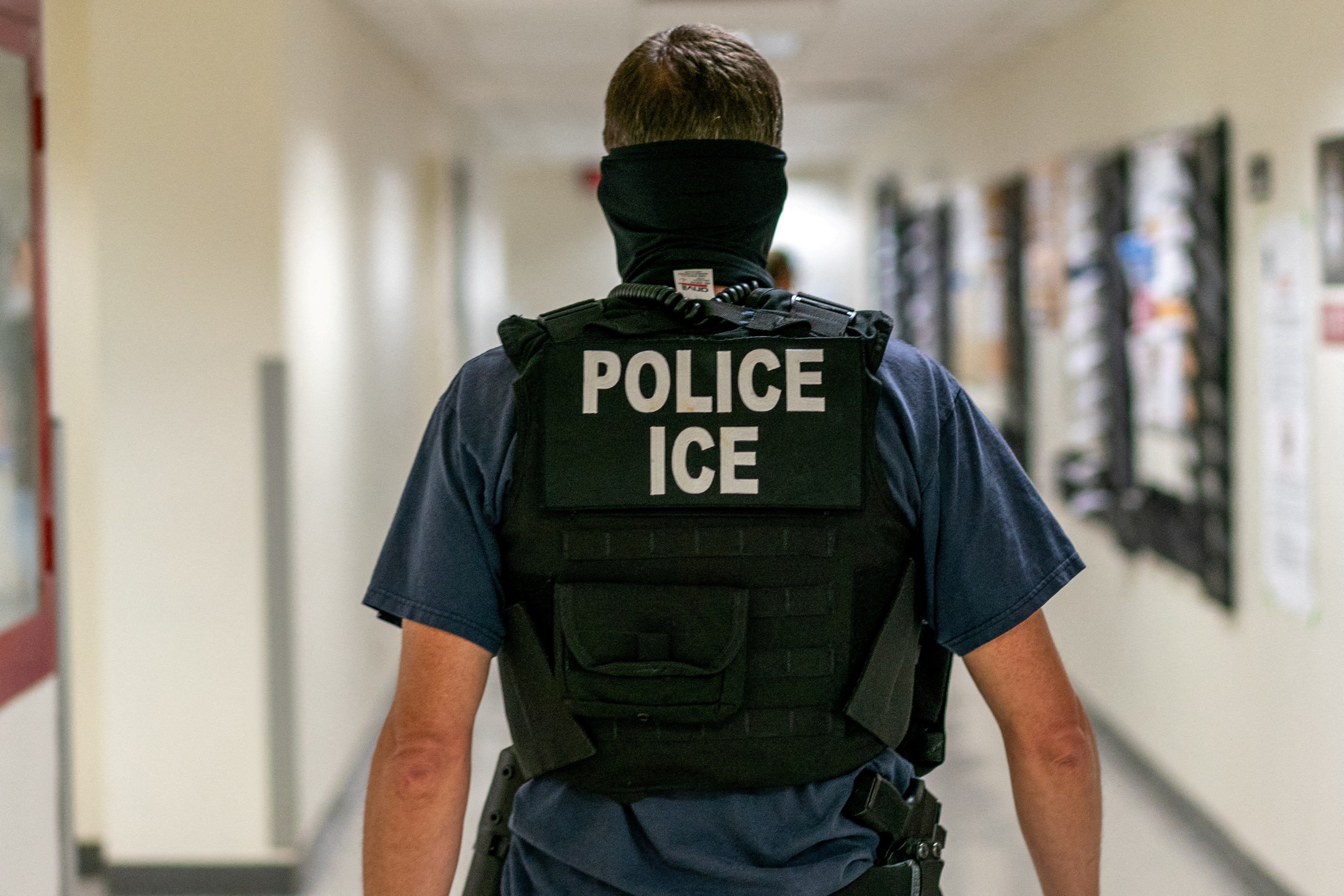 Agentes do ICE nos EUA vão usar câmeras corporais em campo até o fim de agosto
