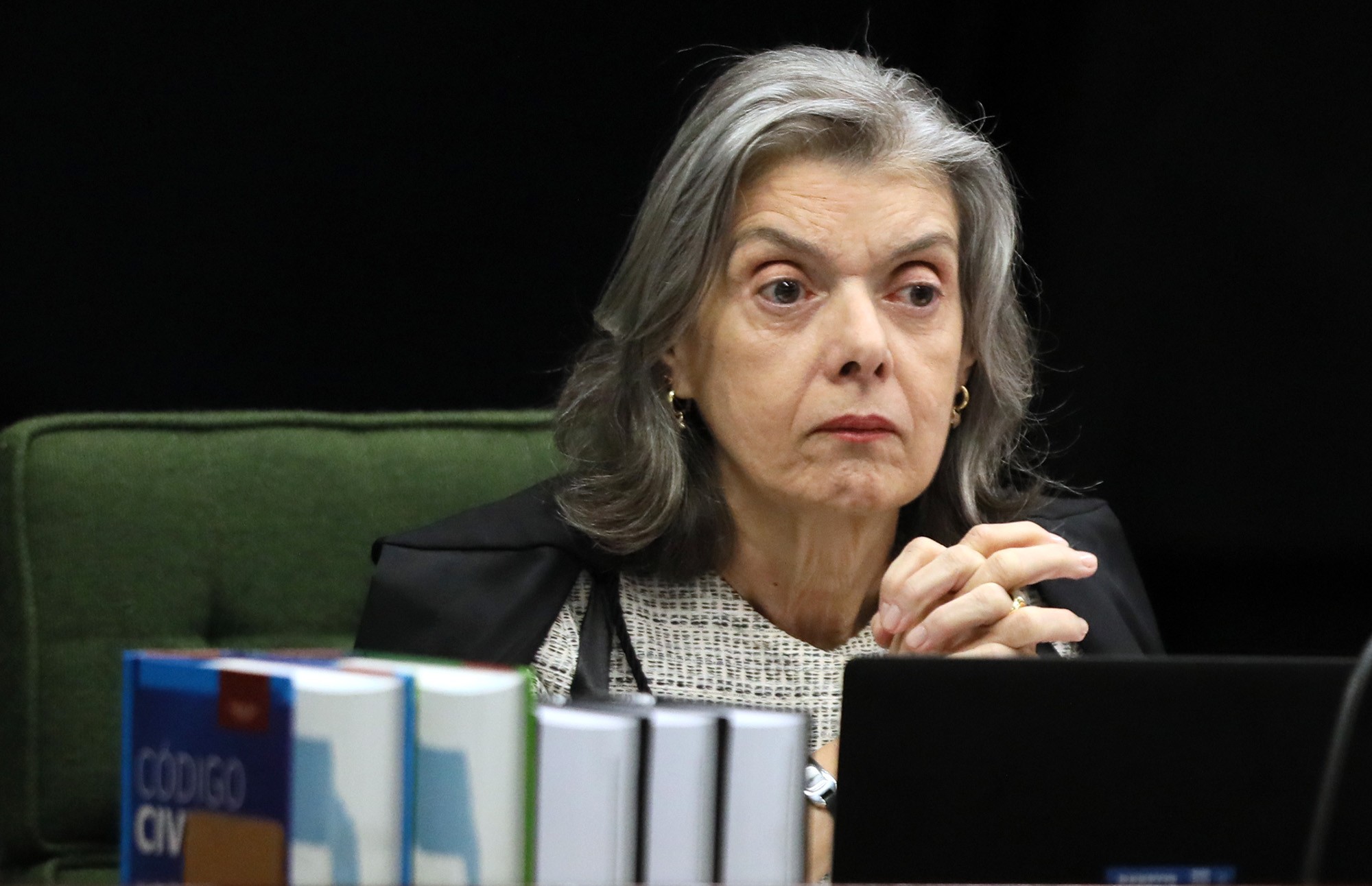 É #FAKE vídeo em que Cármen Lúcia supostamente apoia anistia a condenados por trama golpista; conteúdo foi gerado com IA