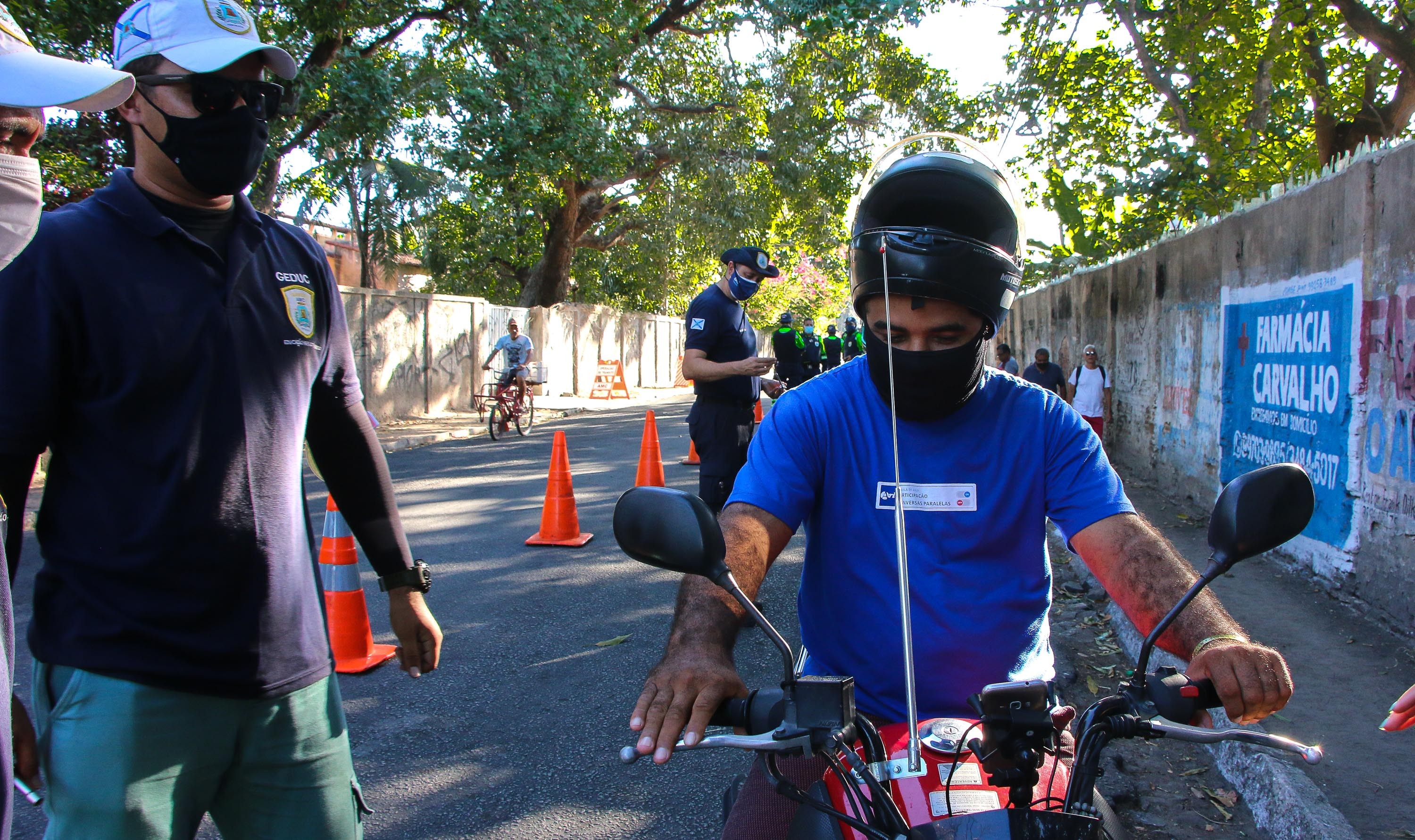 AMC distribui antenas corta-pipas para motociclistas em Fortaleza; veja como conseguir