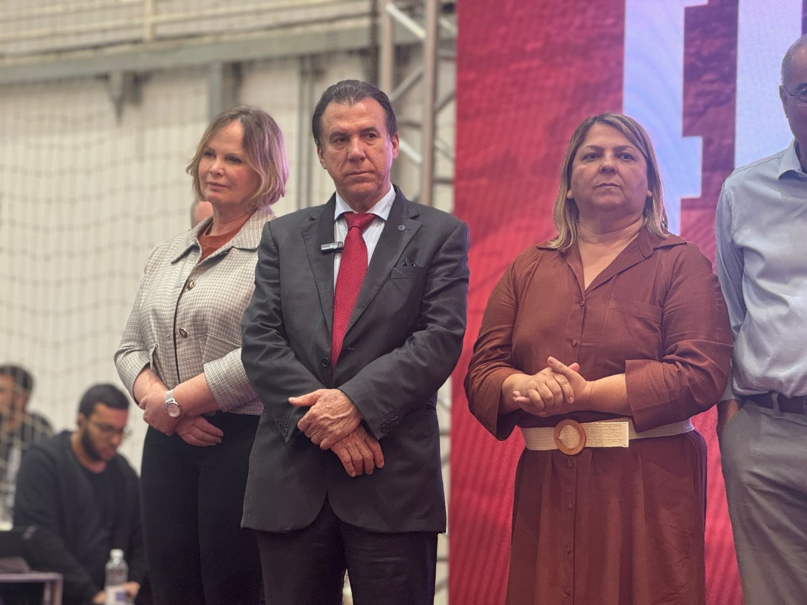 'Empresas têm que caprichar um pouco mais no salário', diz ministro do Trabalho durante feirão de emprego no interior de SP