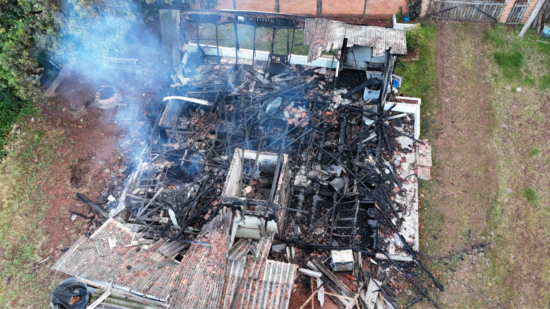 Homem atea fogo na casa de ex-namorada 10 dias após término e é preso no PR