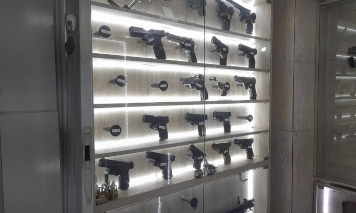 Operação contra quadrilha especializada na venda ilegal de armamento apreende mais de 700 armas e 100 mil munições