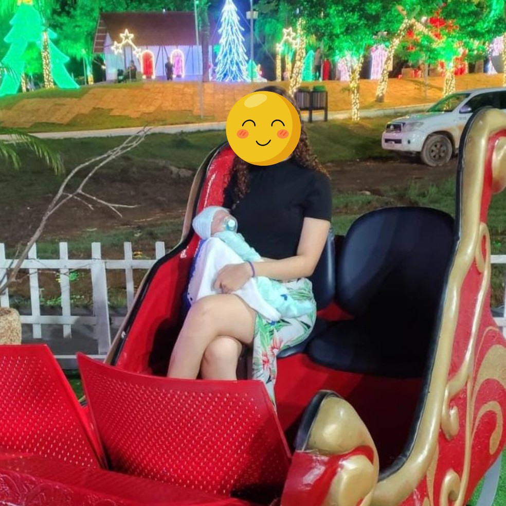Jovem e bebê após um mês — Foto: Reprodução/acervo pessoal