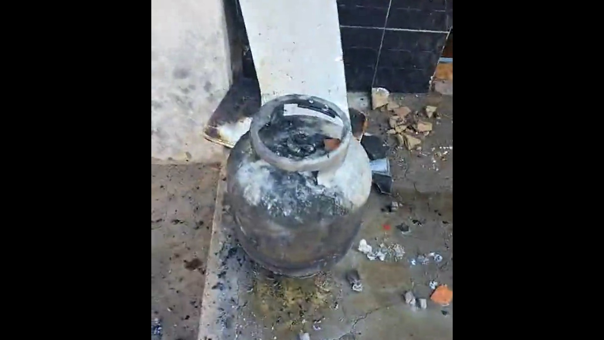 VÍDEO: Casa pega fogo após botijão de gás cozinha explodir no interior do Maranhão