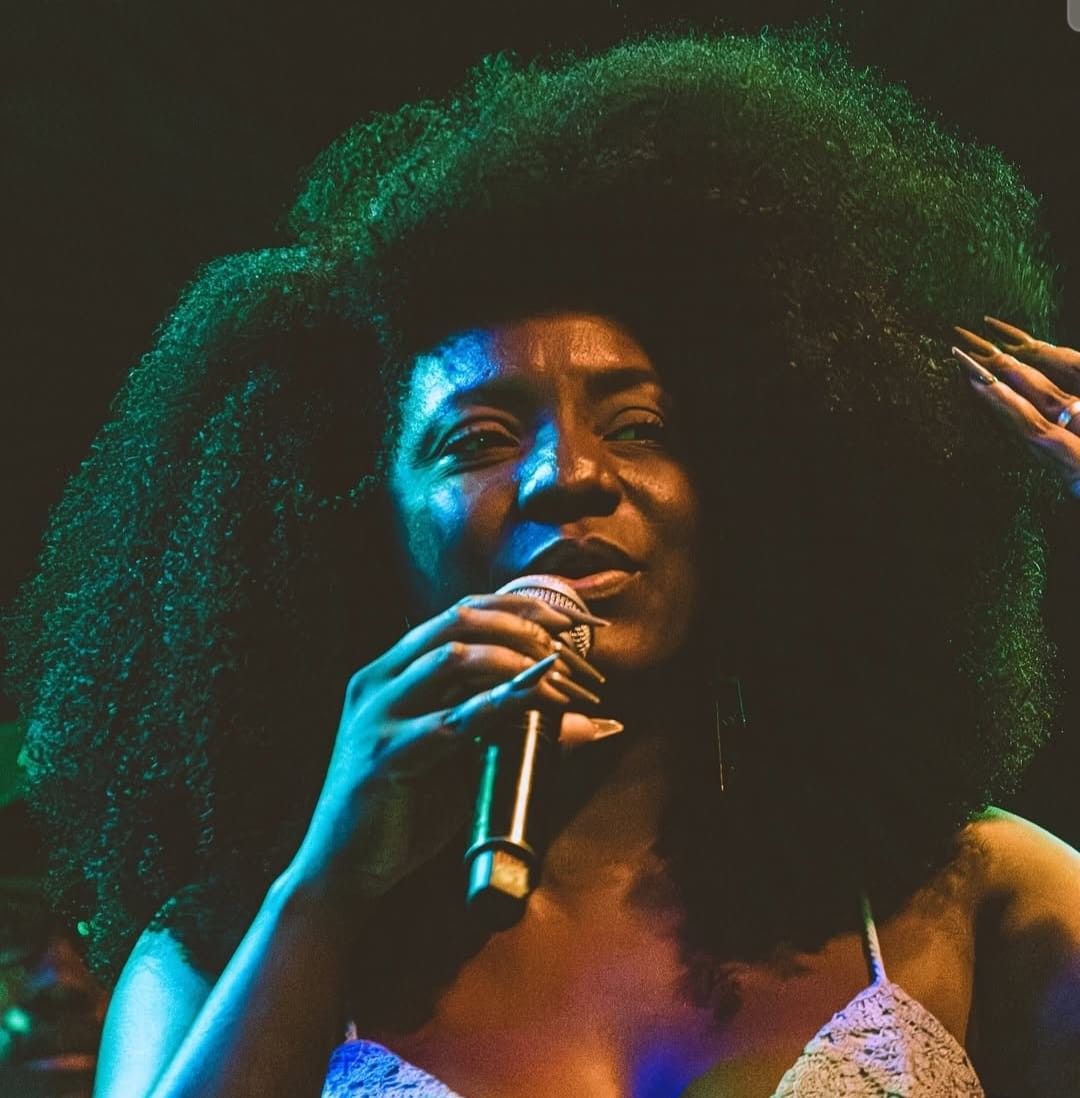 Adriana Araújo, sambista mineira, morre aos 49 anos