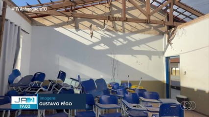 Engenheiro faz vistoria em escola no interior do TO após desabamento de teto