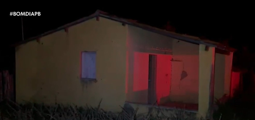 Mulher � morta a facadas pelo ex-marido na zona rural de Bonito de Santa F�, no Sert�o da Para�ba � Foto: Reprodu��o / TV Cabo Branco