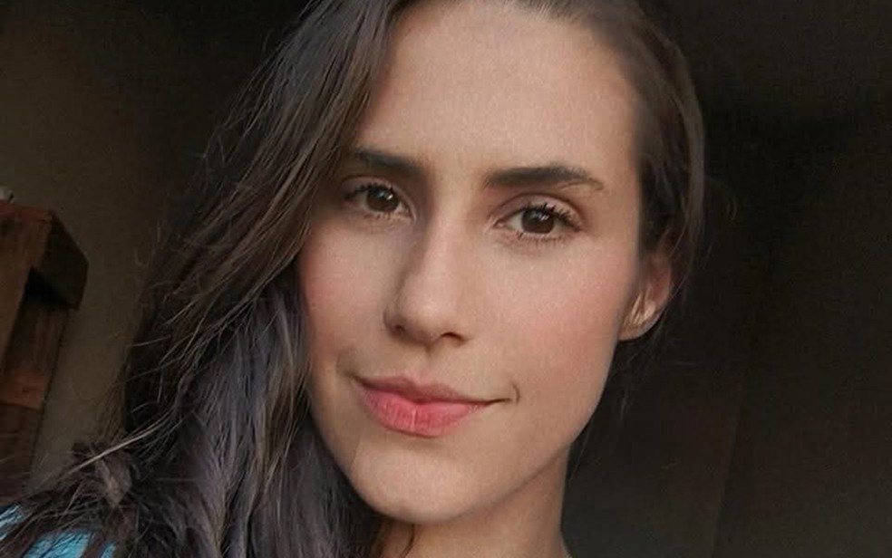 Jovem de 22 anos é encontrada morta em ribeirão, em Alterosa, MG — Foto: Leandro Rocha