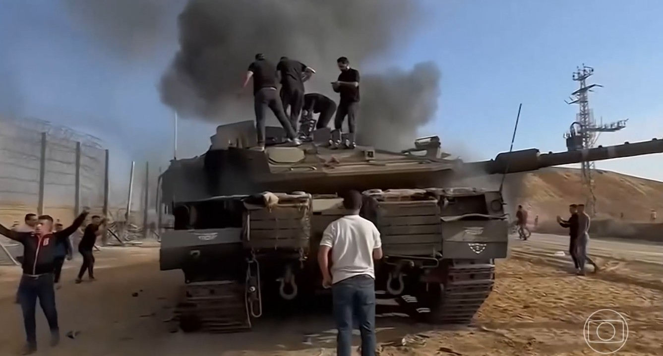Israelenses e iranianos voltam a se atacar no 9º dia de conflito