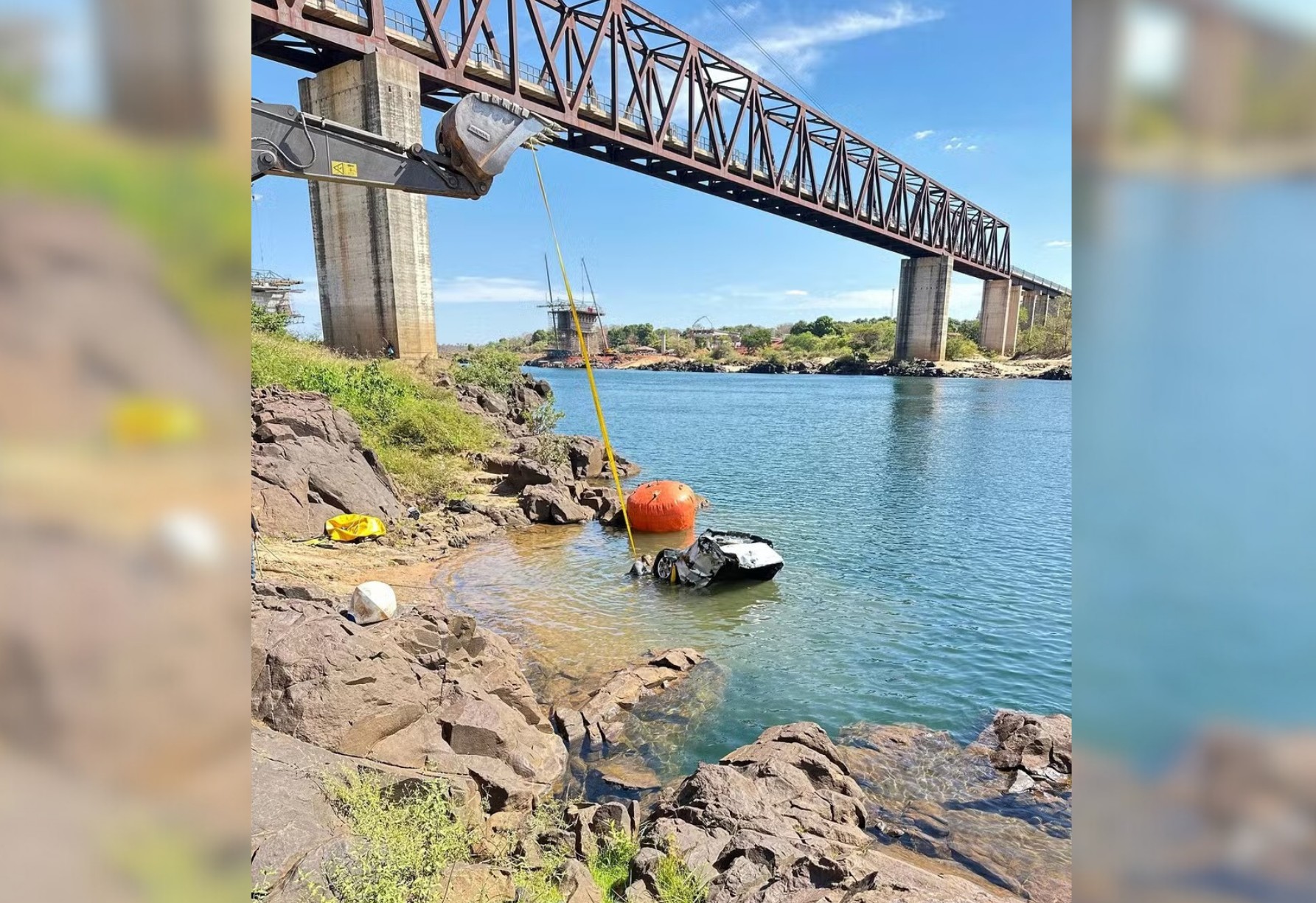 Caminhonete que caiu com ponte que desabou entre TO e MA é retirada do fundo do rio quase 8 meses depois