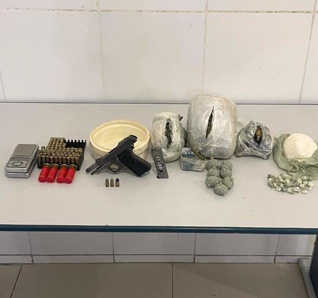 Operação Sentinela apreende armas e drogas em barraco no distrito de Uruás em Petrolina