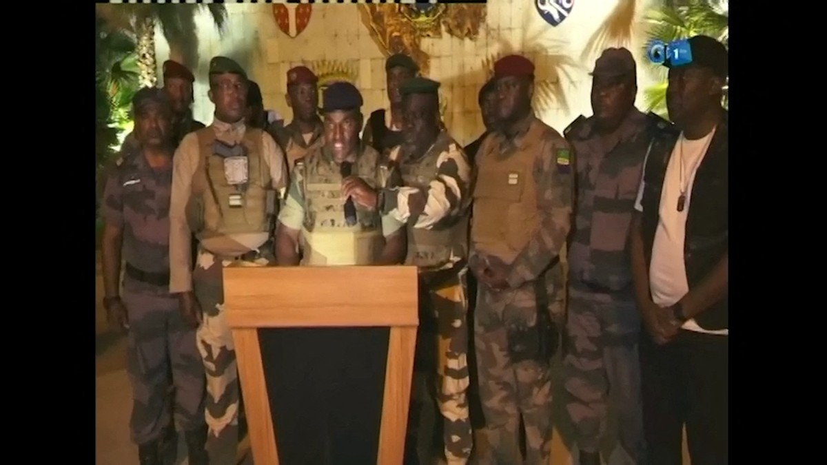 El ejército declara un golpe de estado en Gabón y cierra las fronteras del país  mundo
