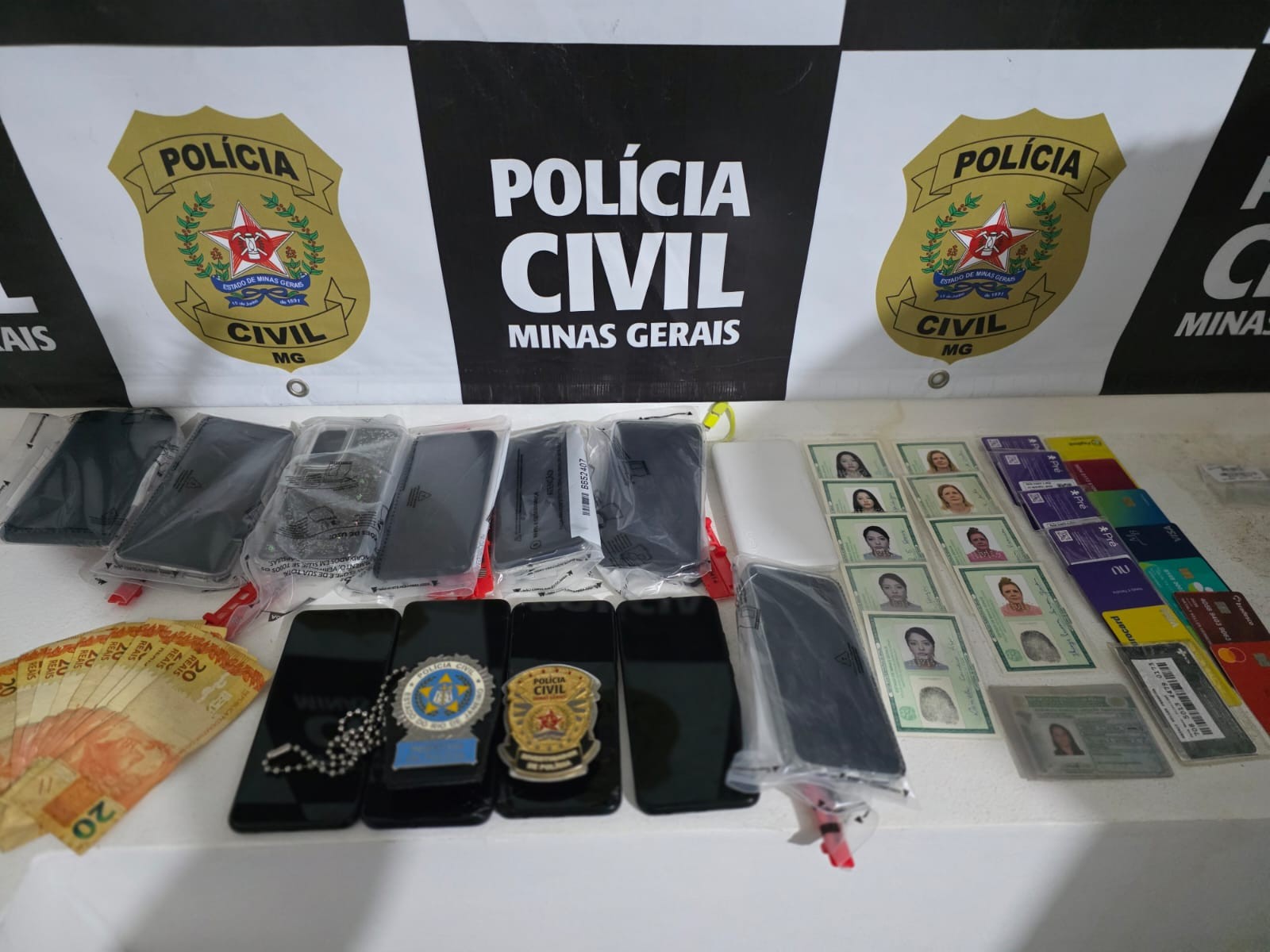 Estelionatária é presa em praça de pedágio após tentar aplicar golpe em banco