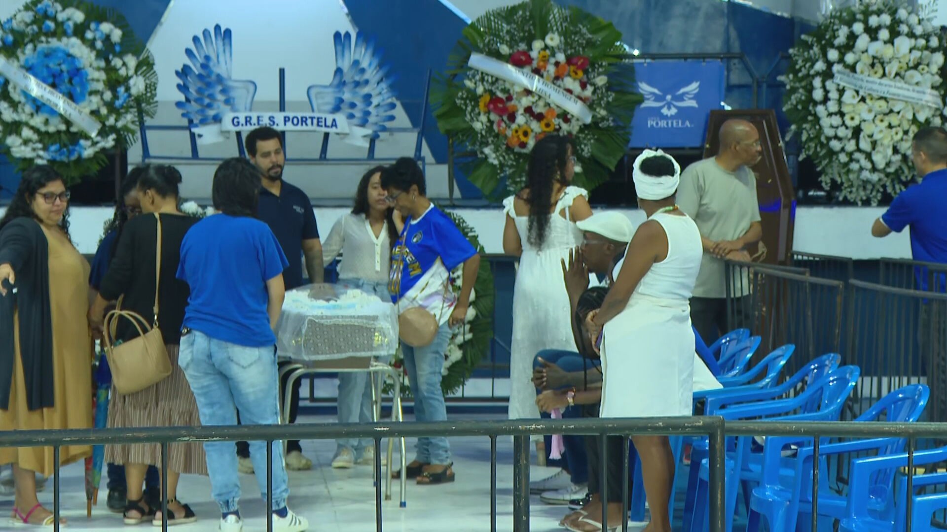 Corpo de Noca da Portela é velado na quadra da escola, em Madureira