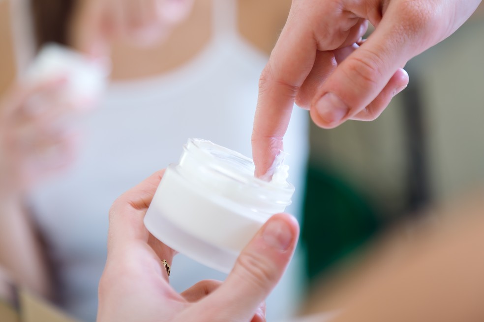 Reposição em gel, creme ou adesivo é mais segura (imagem ilustrativa) — Foto: Nensuria via Freepik
