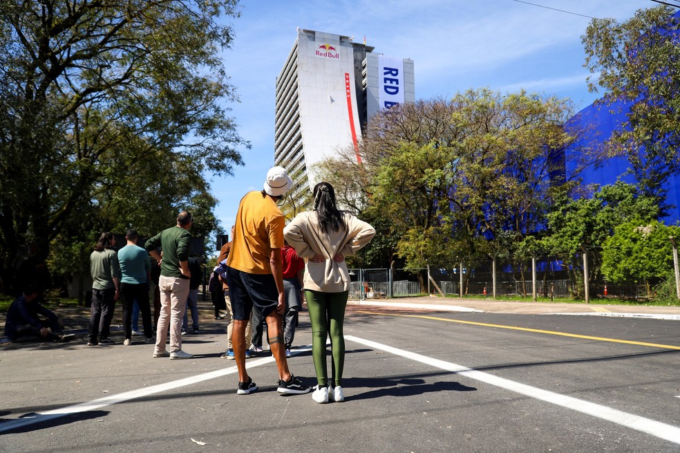 Evento-teste com skatista Mineirinho gerou curiosidade no público em Porto Alegre — Foto: Camila Hermes/Agência RBS