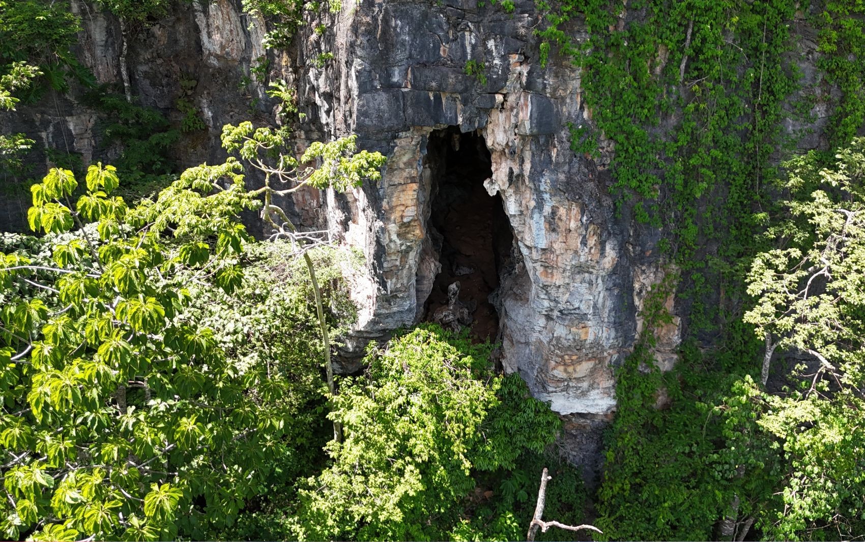 Conheça nova caverna descoberta próximo à divisa entre Goiás e Bahia