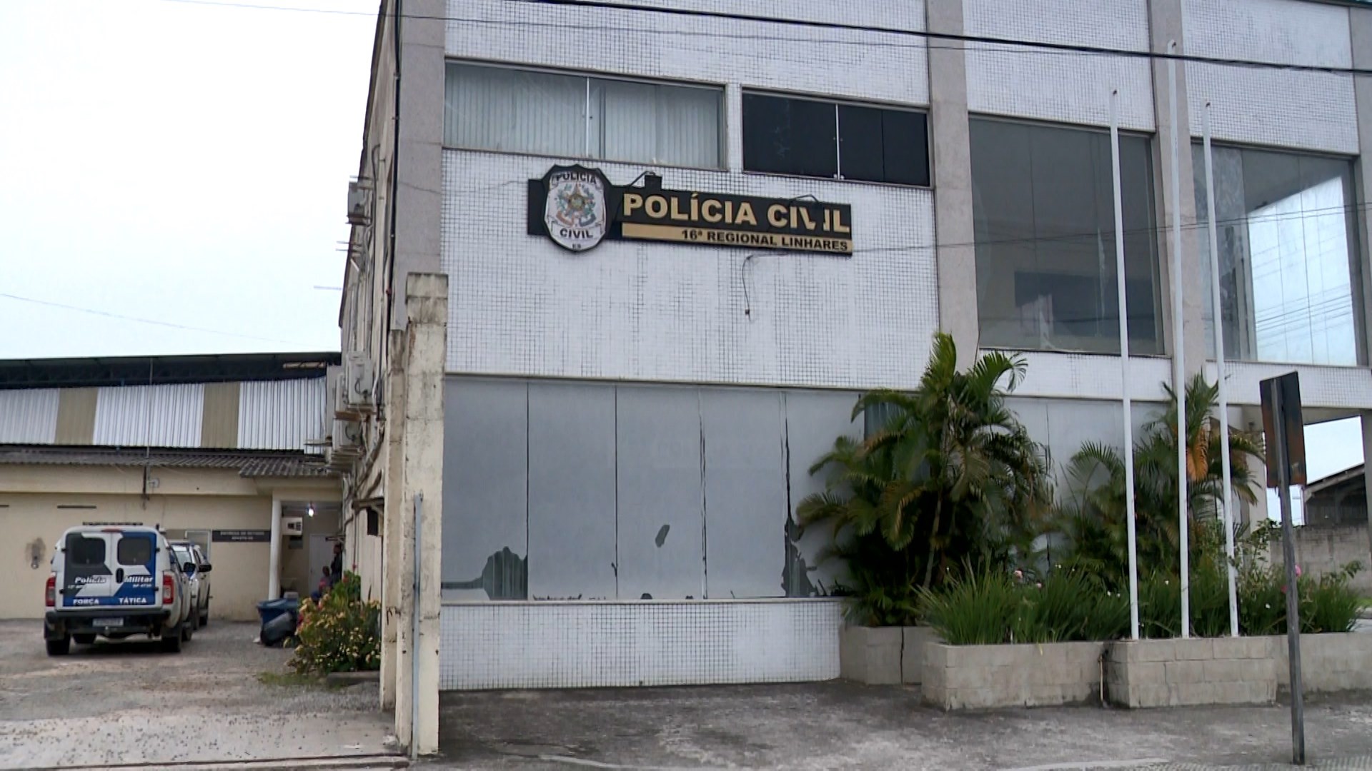 Mulher é morta a tiros dentro de casa e filha de apenas 6 anos pede socorro em Linhares