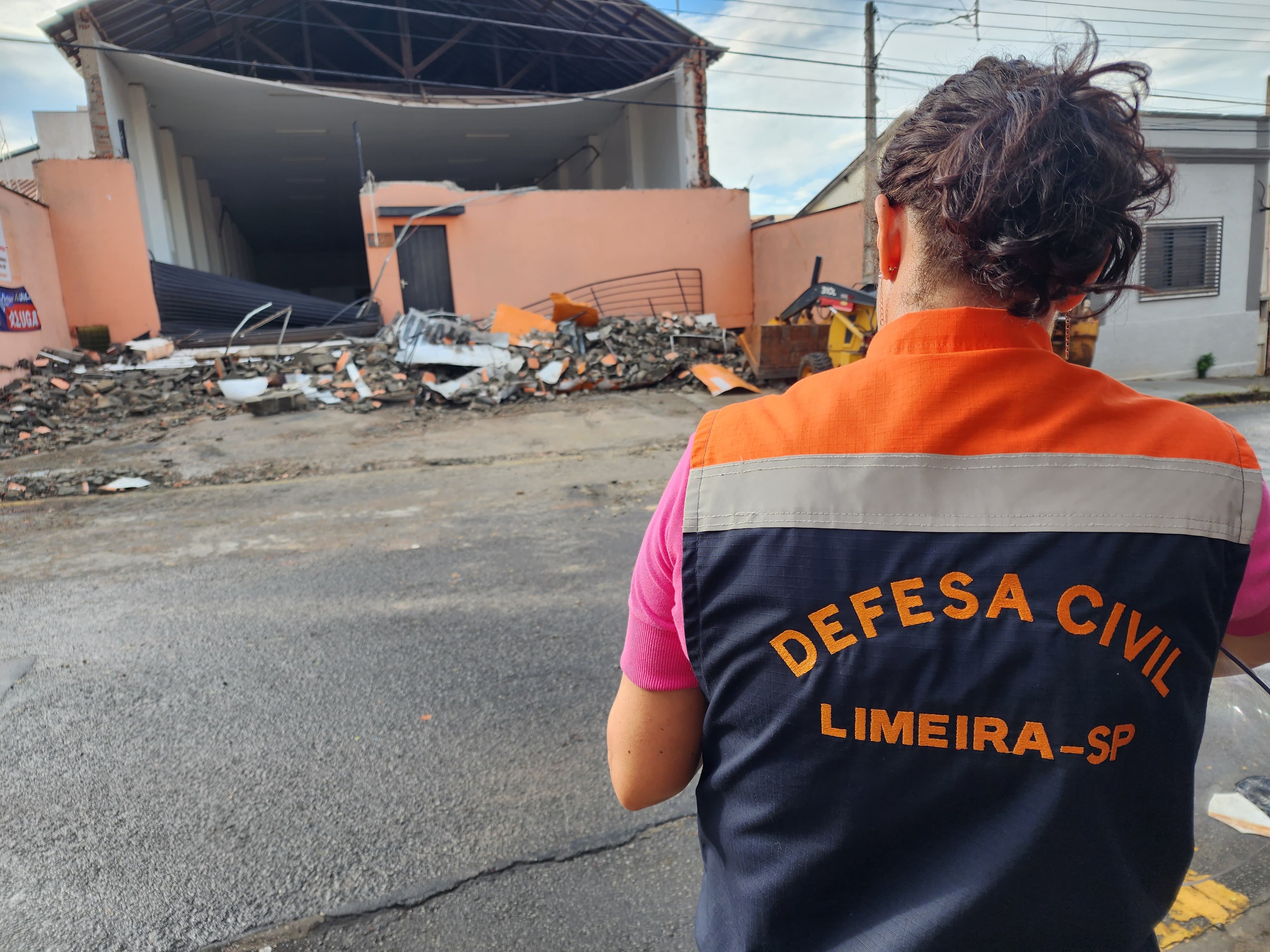 Comércio para serviços de festas em Limeira é interditado após ser atingido por incêndio, diz Guarda 