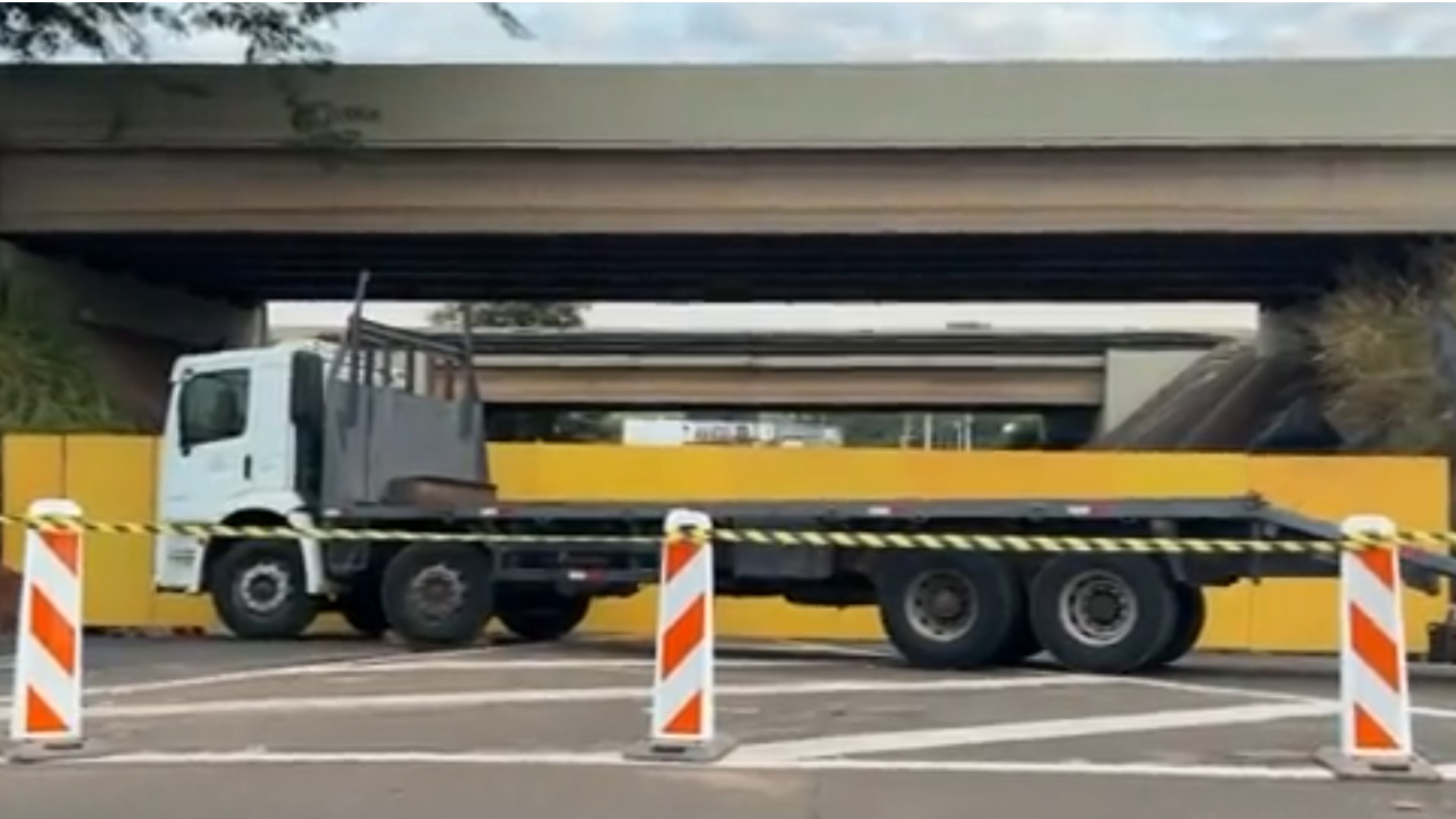 Circulação de veículos embaixo de viaduto da SP-310 é liberada em Mirassol